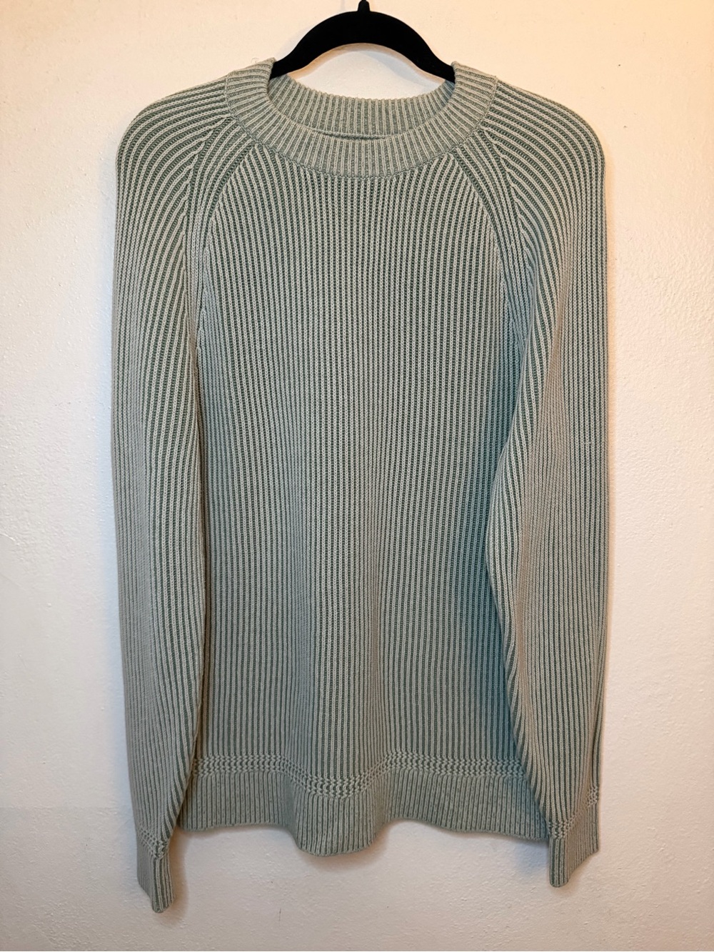 Abercrombie & Fitch Men's size M Crewneck Ribbed Sweater in Muted Green - Picture 3 of 8